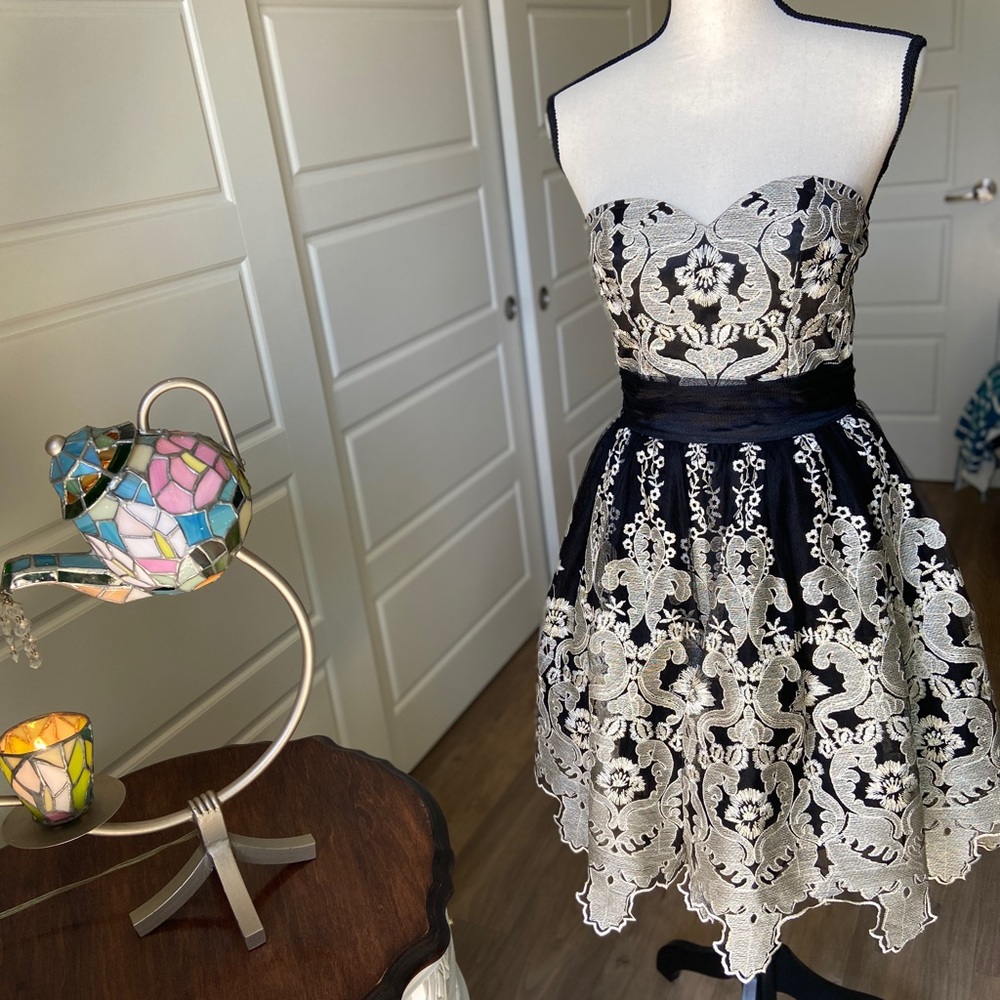 ModCloth Strapless Gold and Black Dress😍